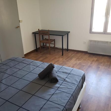 Chambres Meublees Et Spacieuses LʼIsle-Jourdain Quarto foto