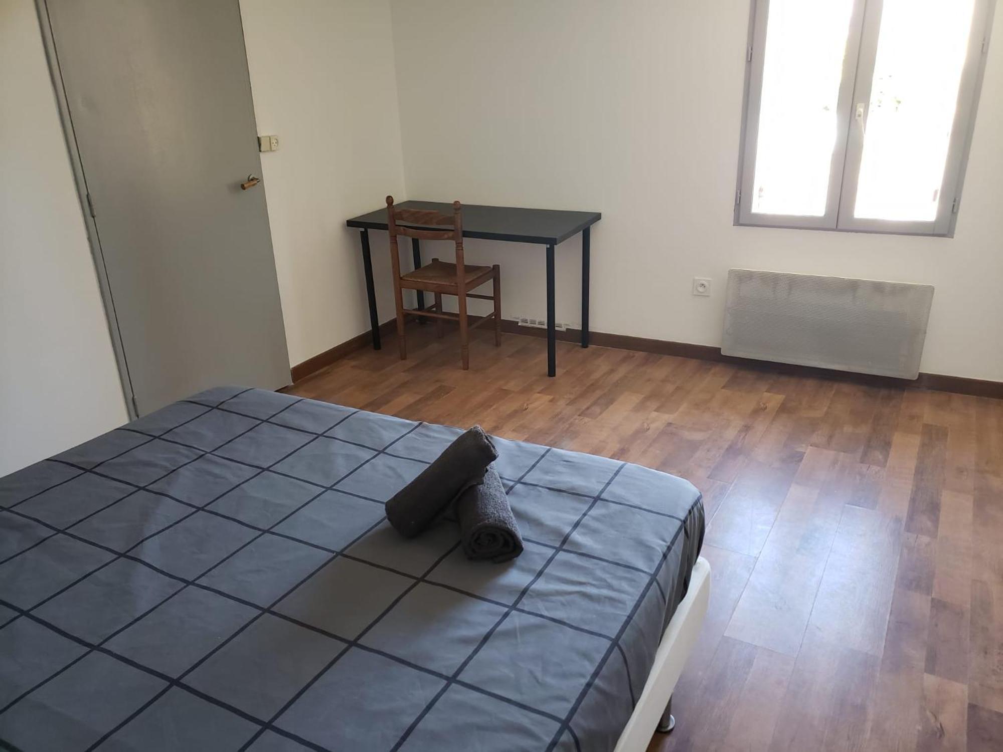 Chambres Meublees Et Spacieuses LʼIsle-Jourdain Quarto foto